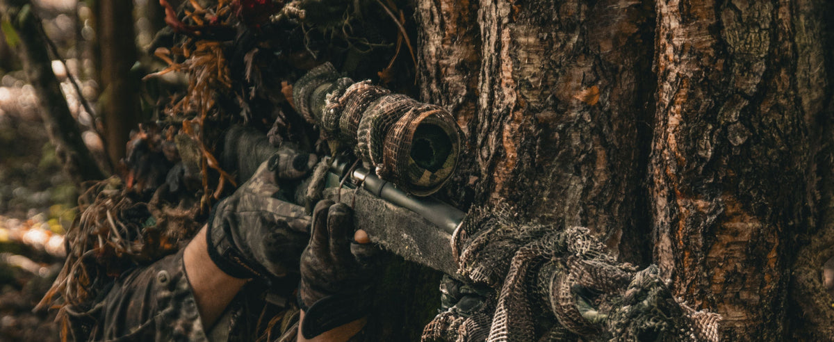 Sub-10-Yard Wilderness Assimilation: Heavy-Duty 3D Leafy Ghillie Suits in Late Fall Timber
