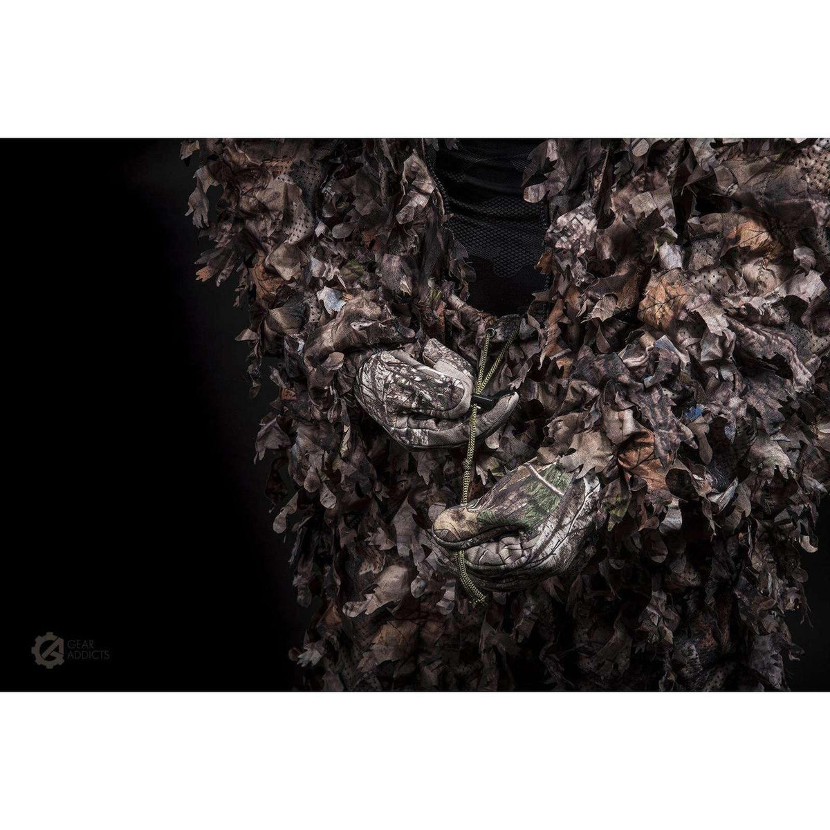 Double-stitched 3D leaf texture on ultra-soft fleece-touch silent mesh for wildlife photography concealment